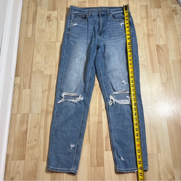 American Eagle Womens Medium Wash Distressed High Rise Mom Jeans Size 4 - Picture 2 of 9